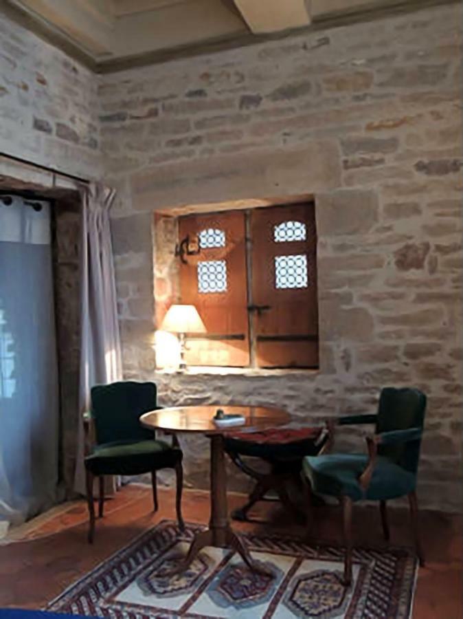 Maison Romane 1136 Cluny Exterior photo